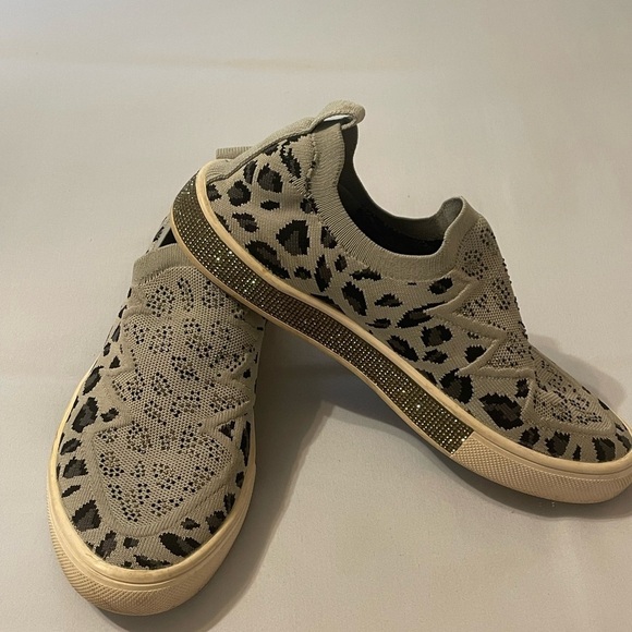 bernie mev. Cream and Black Slip-On Sneakers - Picture 5 of 6